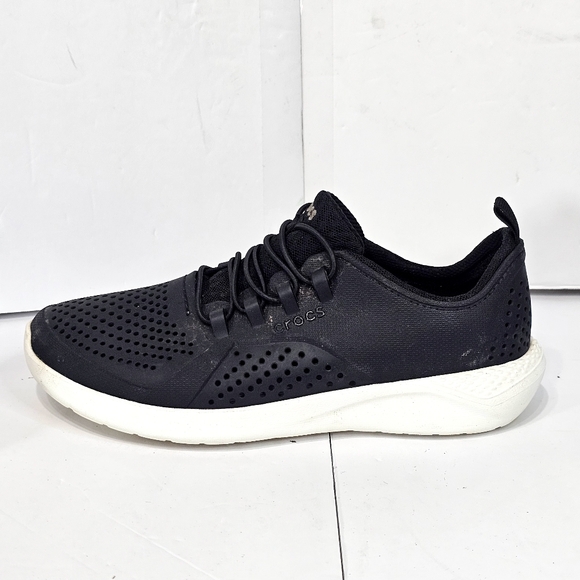 CROCS Other - Crocs Junior J5 Men's Black Sneakers